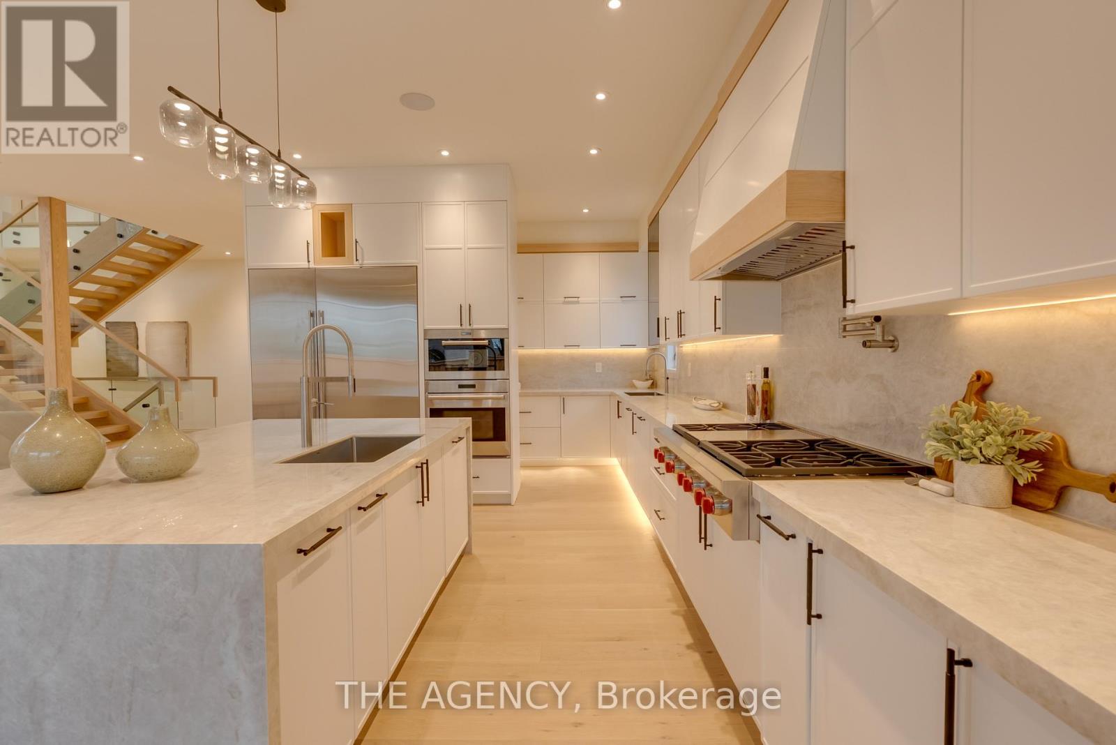 512 Weynway Court, Oakville, Ontario L6L 4G7 - Photo 11 - W12568992