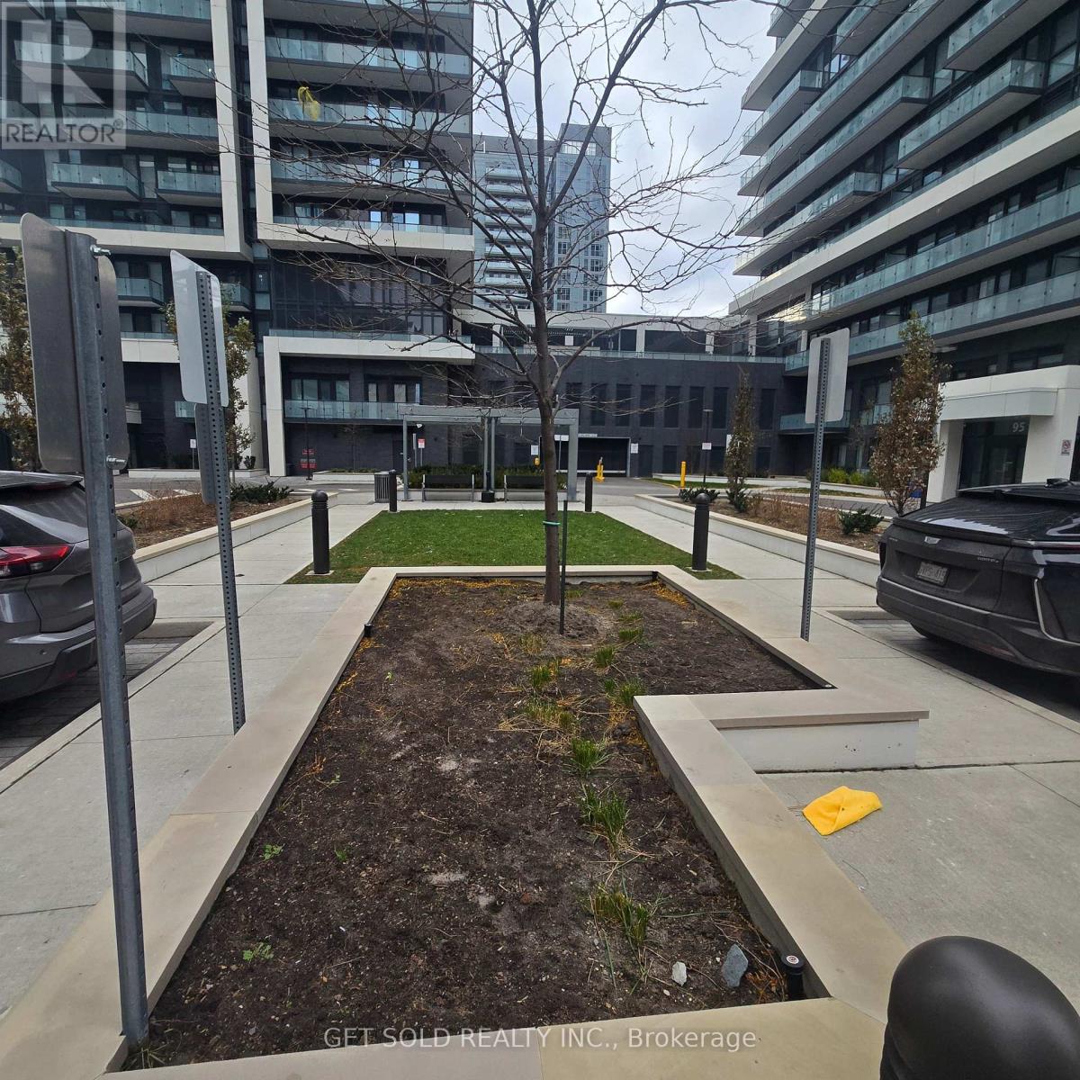 95 Oneida Crescent, Richmond Hill, Ontario  L4B 0H5 - Photo 2 - N12569150