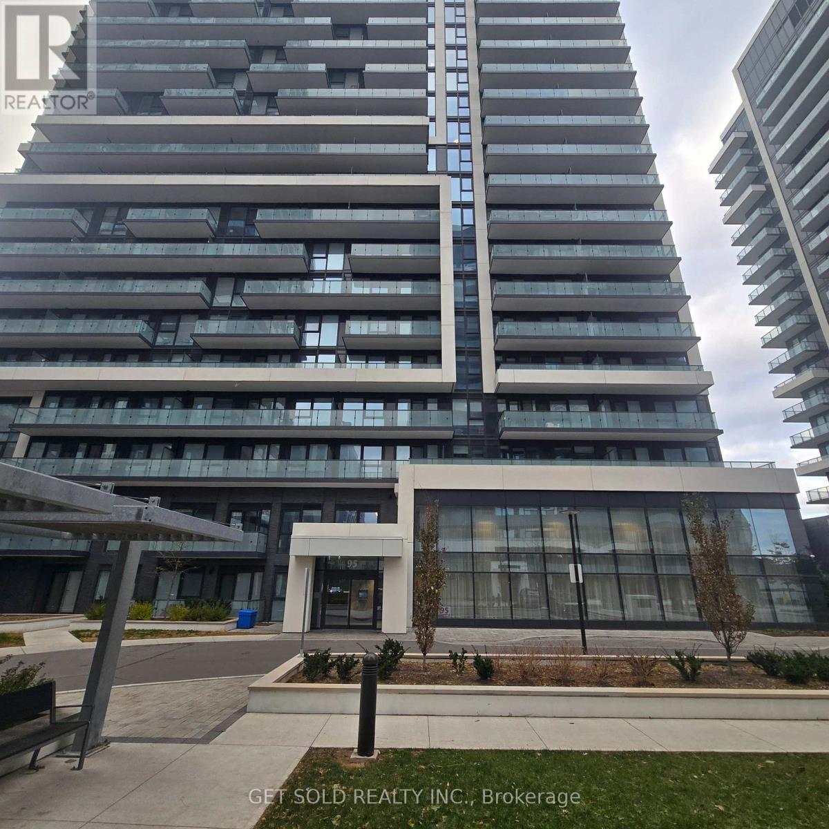 95 Oneida Crescent, Richmond Hill, Ontario  L4B 0H5 - Photo 3 - N12569150