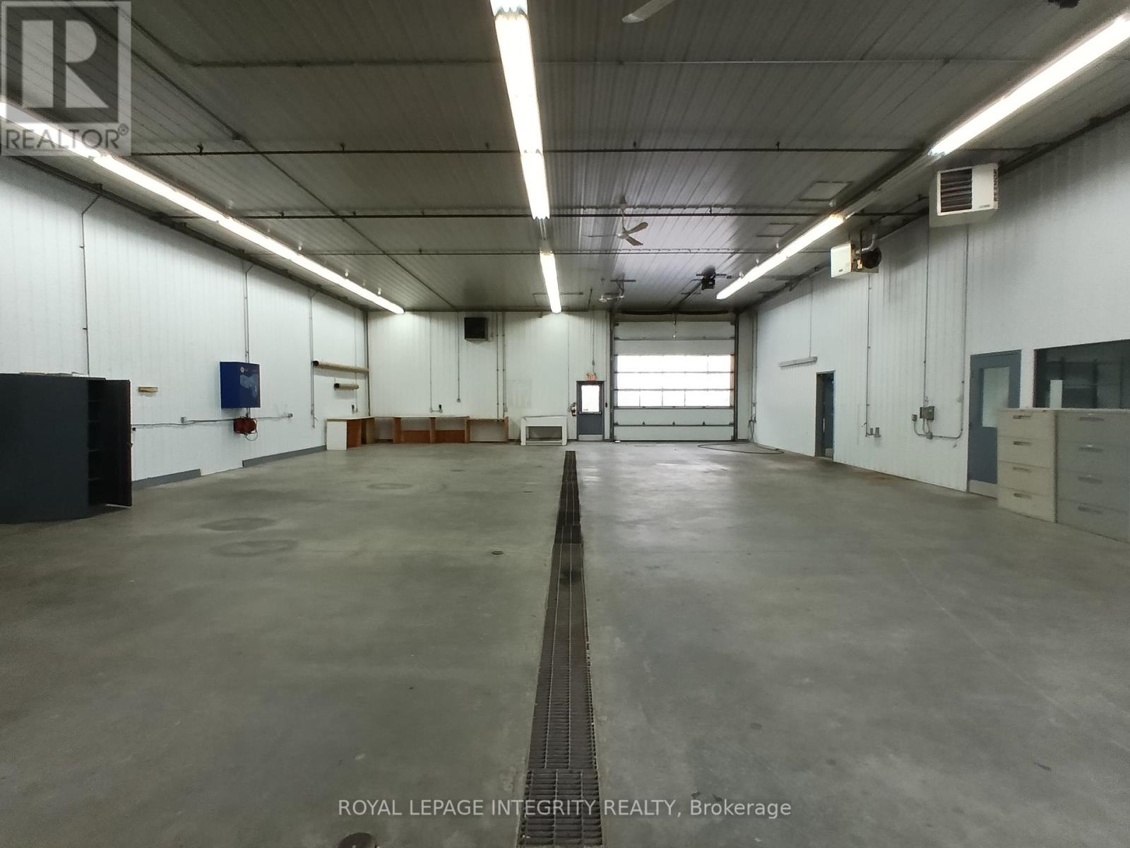 2724 Laurier Street, Clarence-Rockland, Ontario K4K 1A2 - Photo 3 - X12070753