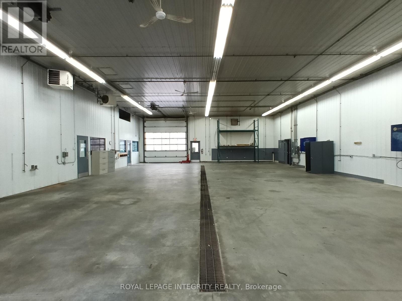 2724 Laurier Street, Clarence-Rockland, Ontario K4K 1A2 - Photo 5 - X12070753