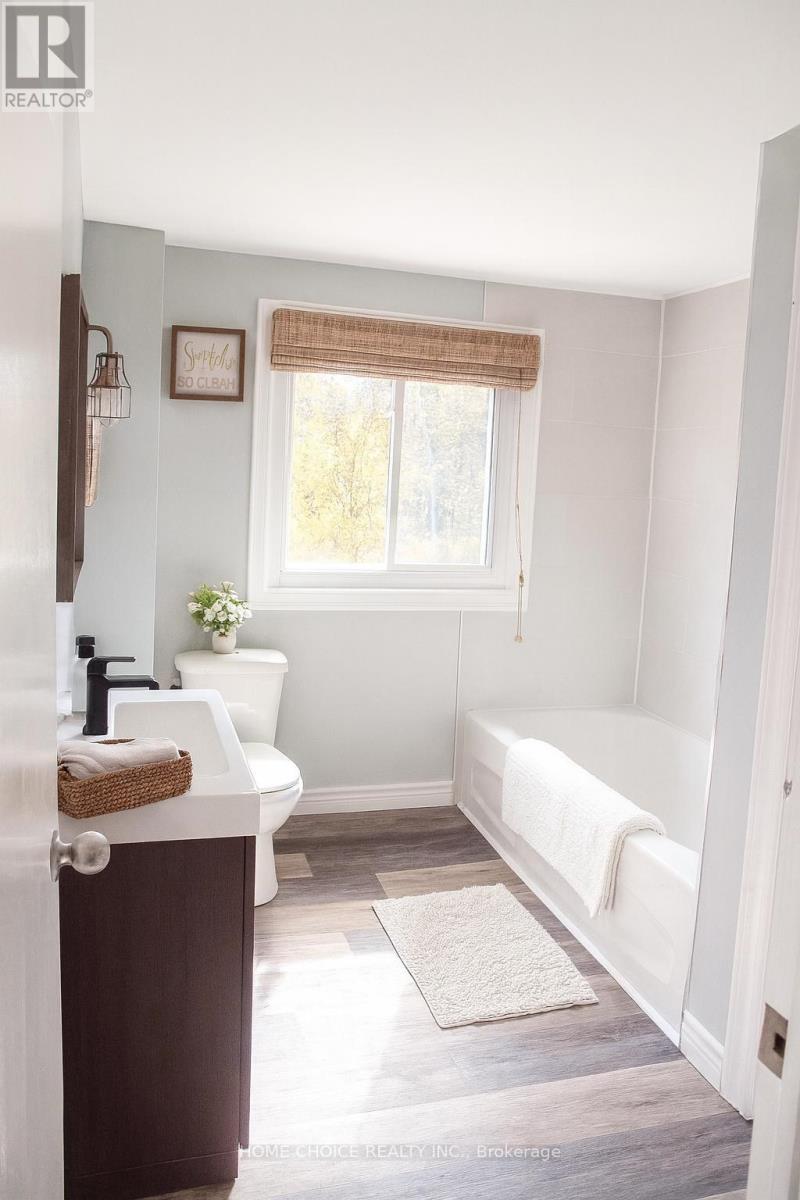 228 C Cindy Lane W, Essa, Ontario  L0M 1B0 - Photo 7 - N12405466