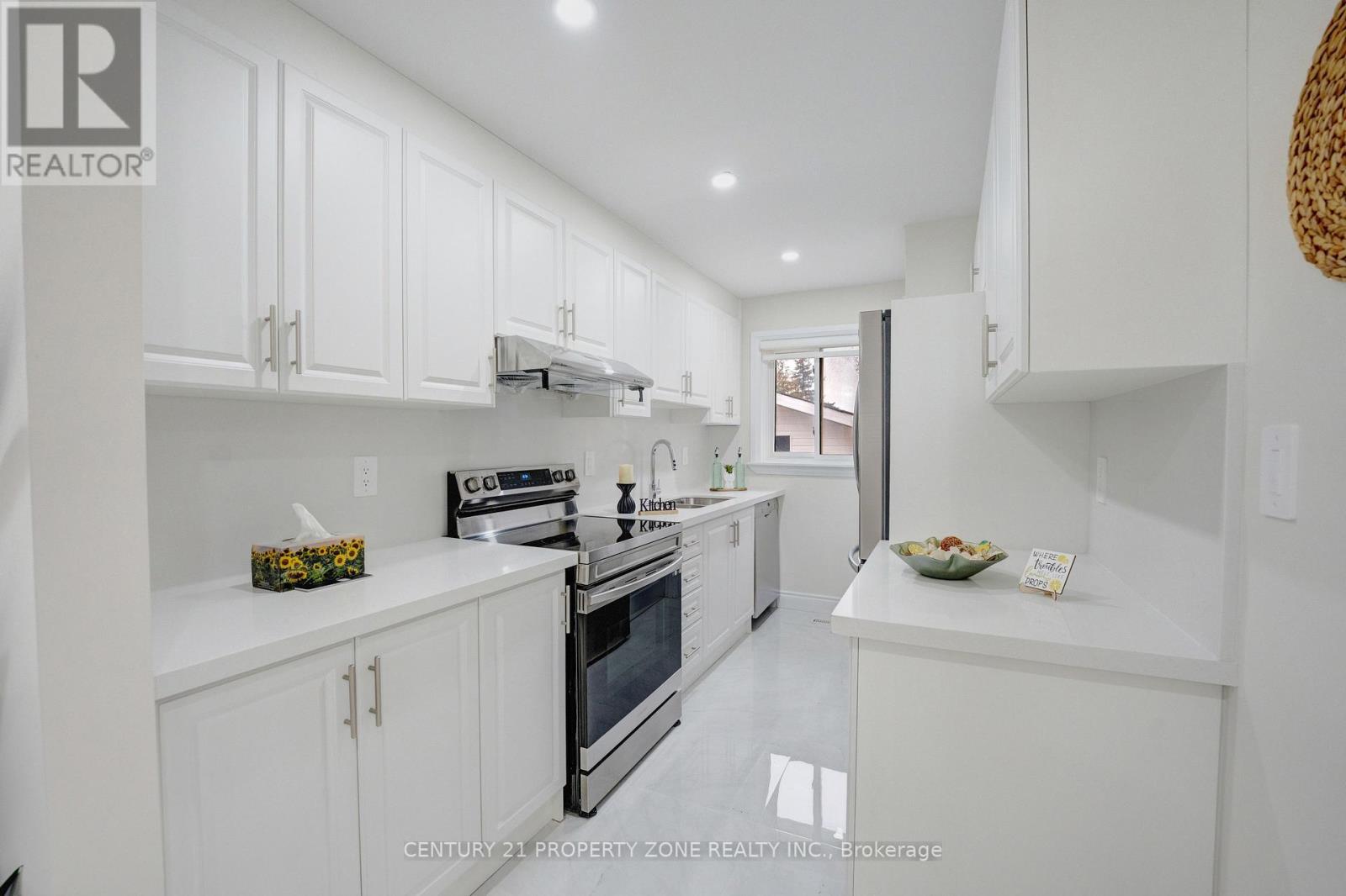 187 Martha Crescent, Caledon, Ontario  L7E 4X2 - Photo 8 - W12566168