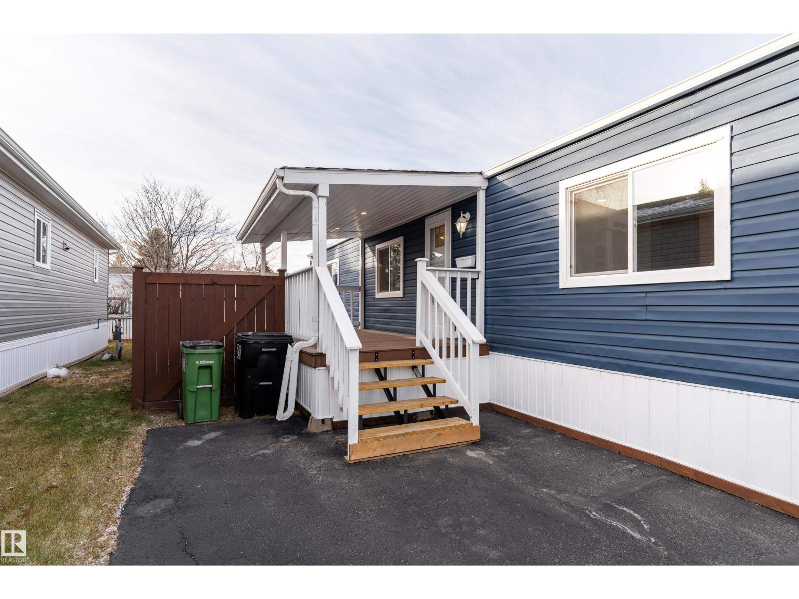 2001 West View Gr Nw, Edmonton, Alberta  T5S 1T6 - Photo 3 - E4466528