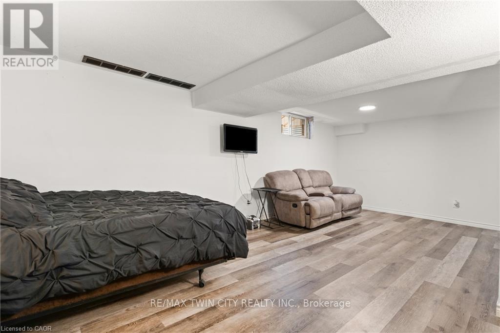 36 Angela Crescent, Cambridge, Ontario  N1S 4B6 - Photo 10 - X12569146