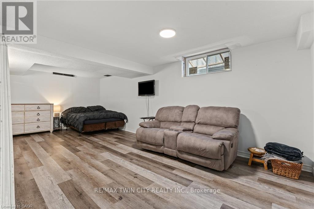 36 Angela Crescent, Cambridge, Ontario  N1S 4B6 - Photo 12 - X12569146