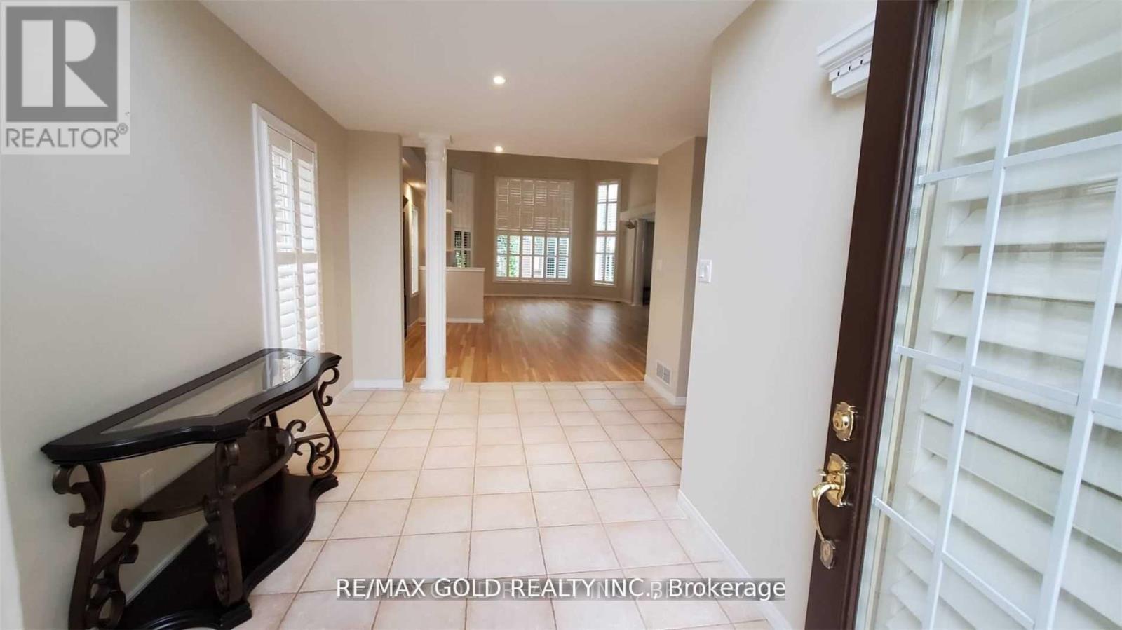 79 Surrey Drive, Hamilton, Ontario  L9K 1L9 - Photo 4 - X12569152