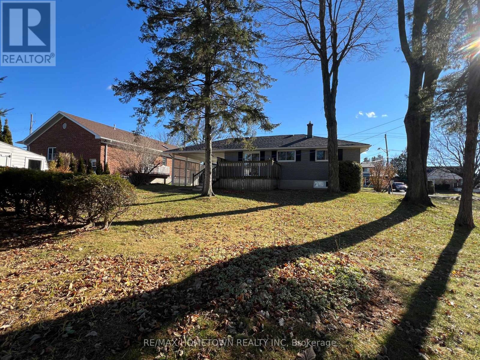 26 Duke Street, Brockville, Ontario K6V 3J1 - Photo 2 - X12568124