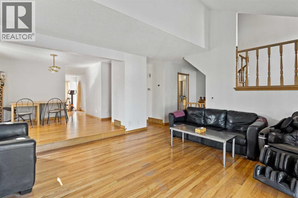 89 Edgedale Drive Nw, Calgary, Alberta  T3A 2R6 - Photo 9 - A2266904