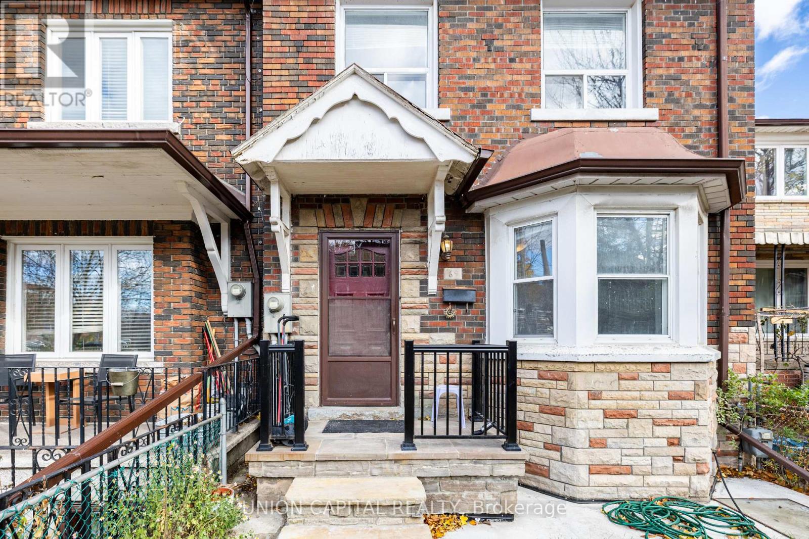 69 Denison Avenue, Toronto, Ontario  M5T 2M7 - Photo 3 - C12565176