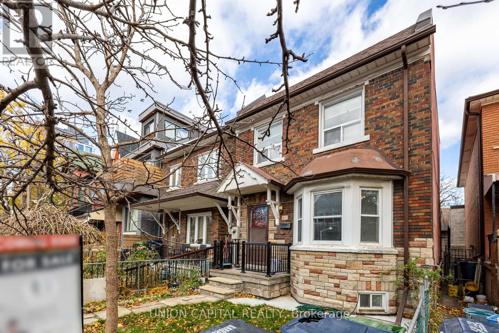 69 Denison Avenue, Toronto, Ontario  M5T 2M7 - Photo 4 - C12565176