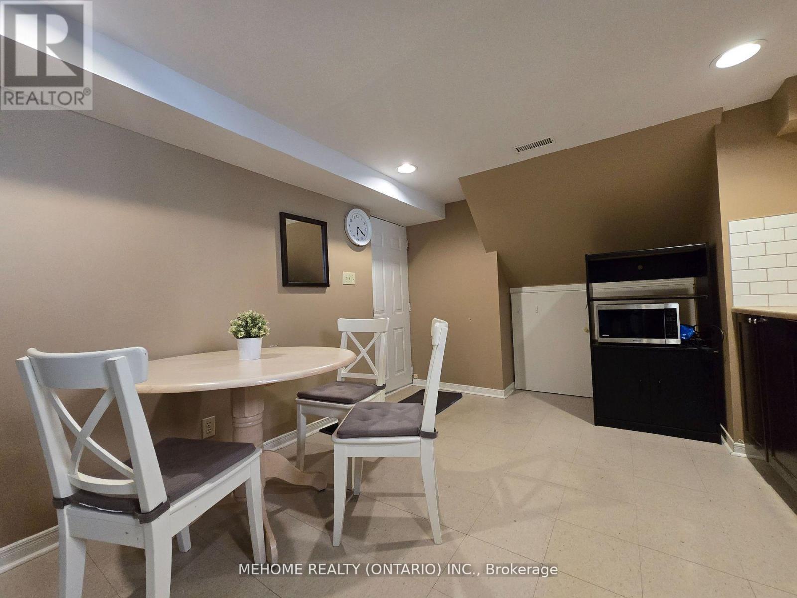 LOWER UNIT - 121 ANGUS DRIVE, Toronto, Ontario