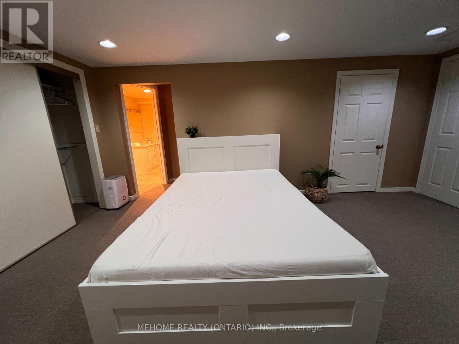 Lower Unit - 121 Angus Drive, Toronto, Ontario  M2J 2W9 - Photo 11 - C12569234