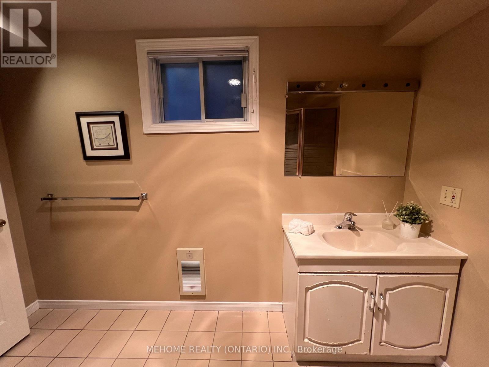 Lower Unit - 121 Angus Drive, Toronto, Ontario  M2J 2W9 - Photo 13 - C12569234