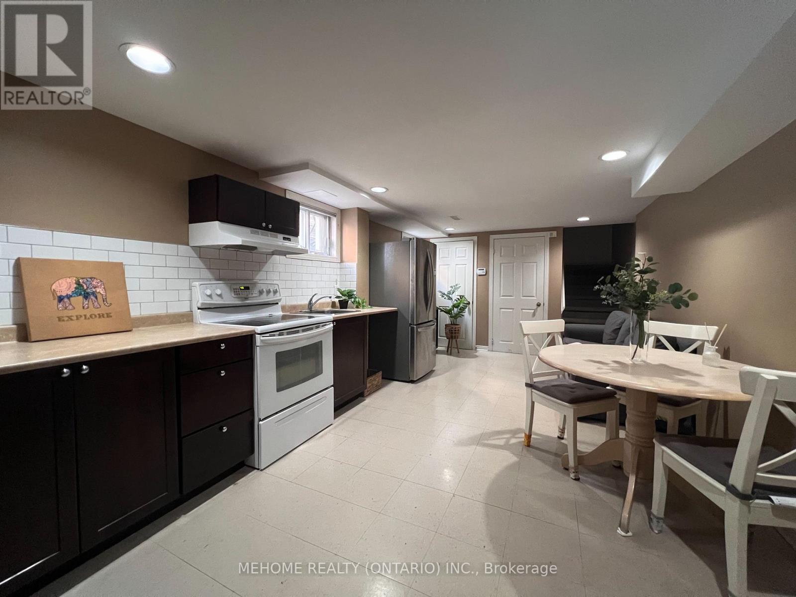 Lower Unit - 121 Angus Drive, Toronto, Ontario  M2J 2W9 - Photo 2 - C12569234