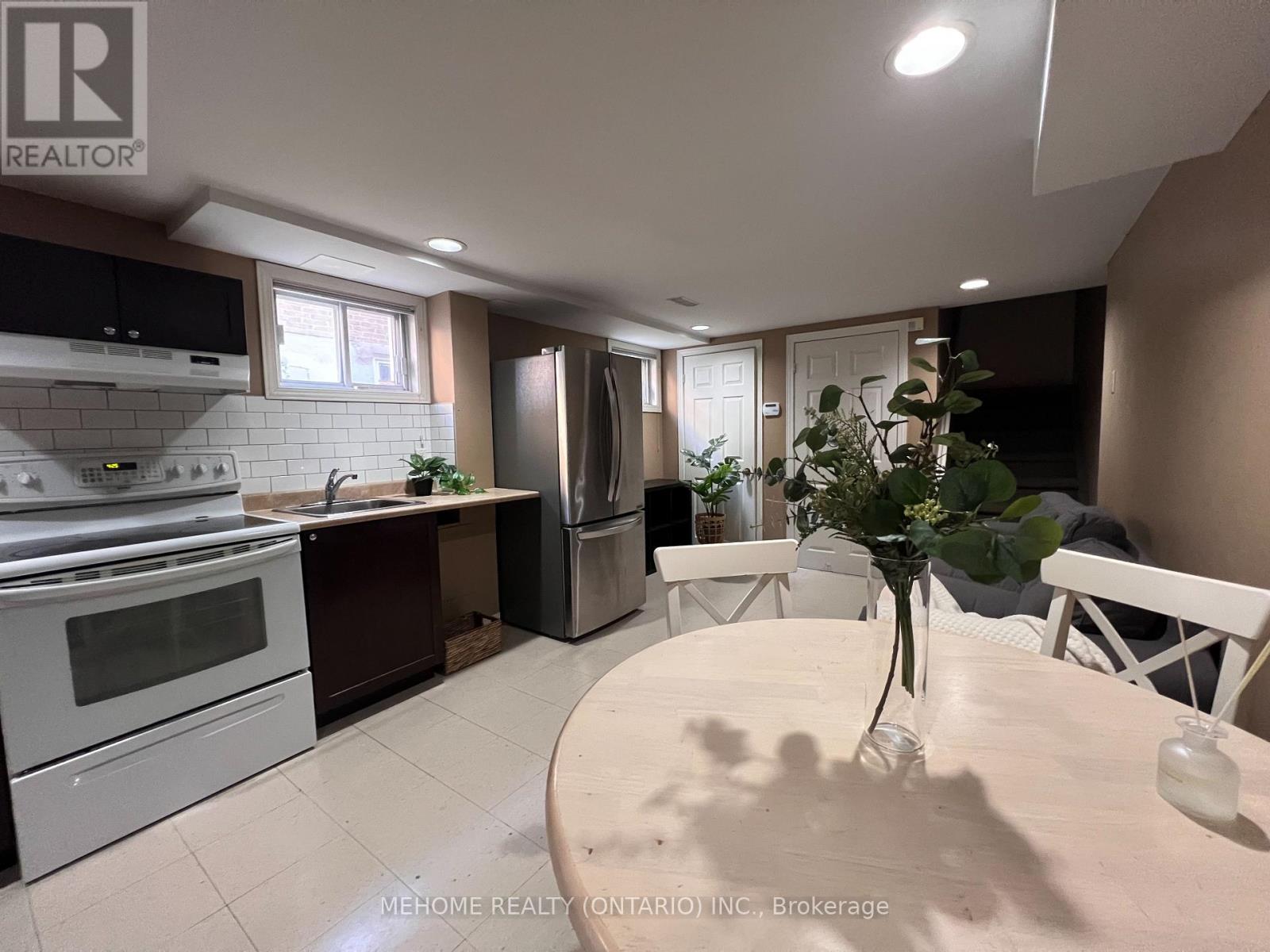 Lower Unit - 121 Angus Drive, Toronto, Ontario  M2J 2W9 - Photo 3 - C12569234