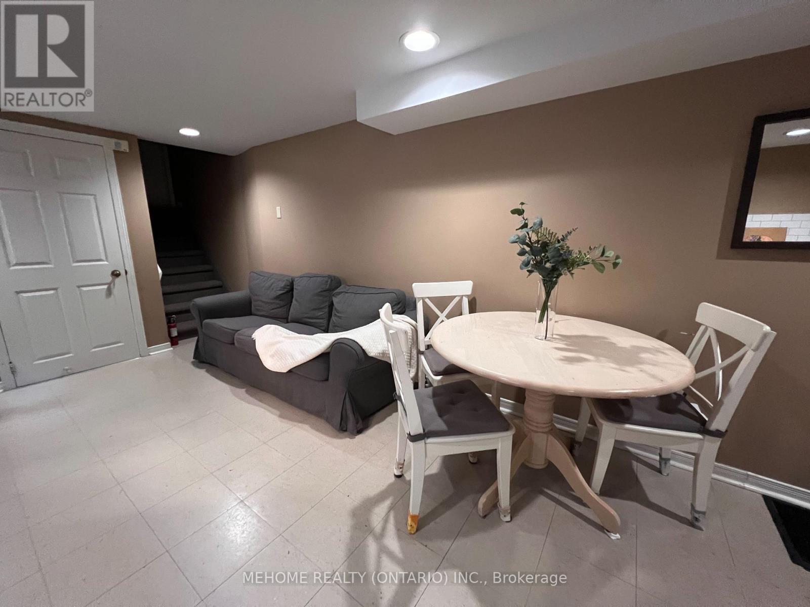Lower Unit - 121 Angus Drive, Toronto, Ontario  M2J 2W9 - Photo 5 - C12569234