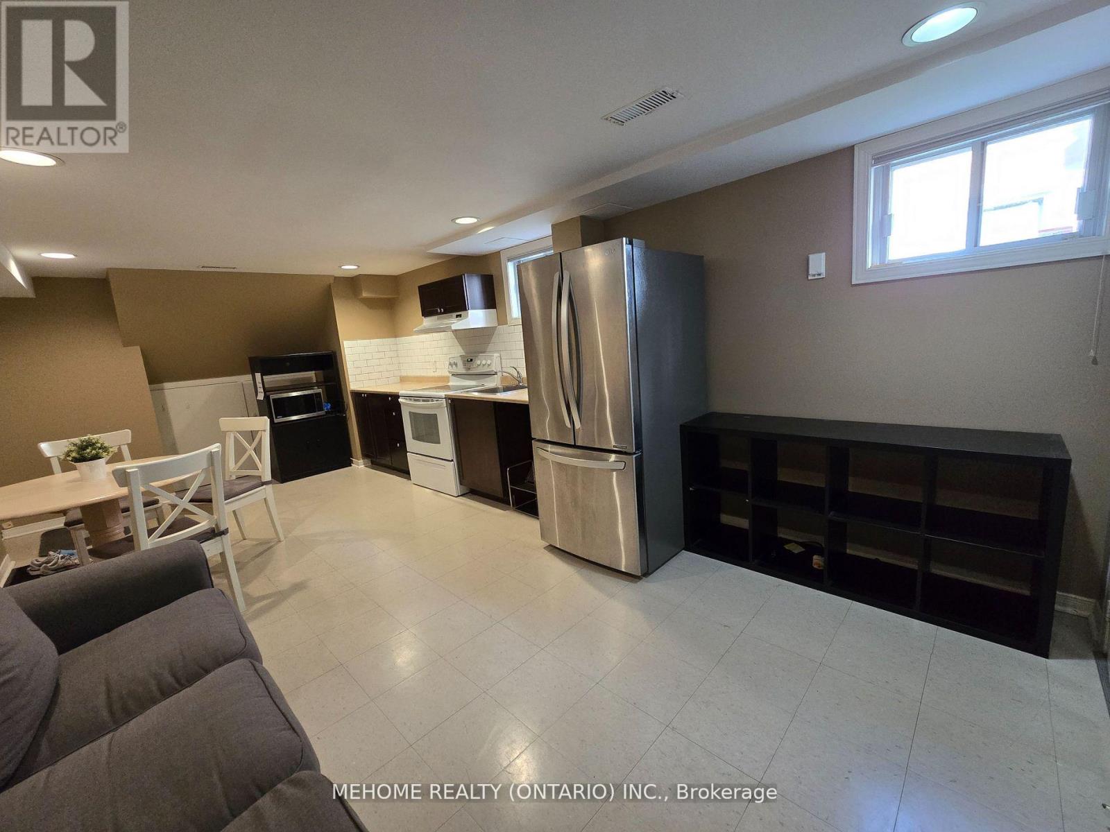 Lower Unit - 121 Angus Drive, Toronto, Ontario  M2J 2W9 - Photo 7 - C12569234