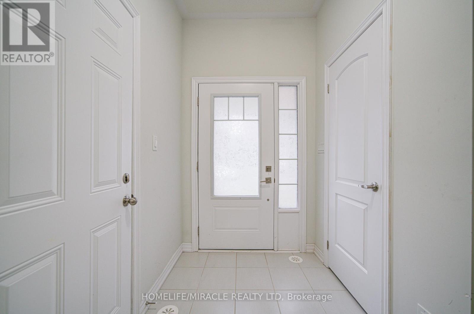 1101 Lockie Drive, Oshawa, Ontario  L1L 0R9 - Photo 4 - E12569200