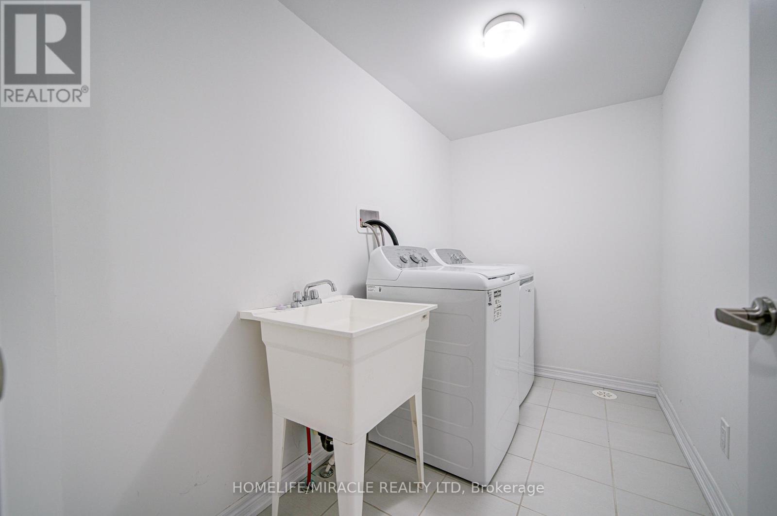 1101 Lockie Drive, Oshawa, Ontario  L1L 0R9 - Photo 9 - E12569200