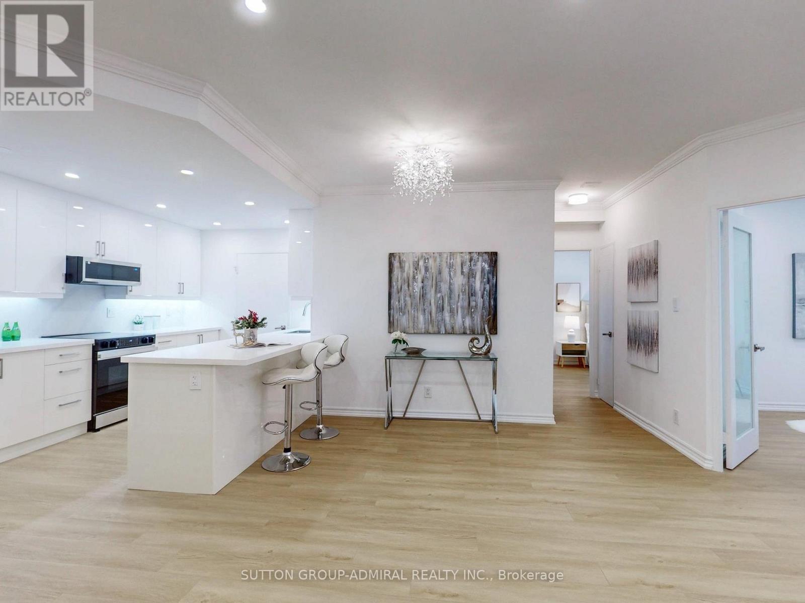 Ph27 - 32 Clarissa Drive, Richmond Hill, Ontario  L4C 9R7 - Photo 4 - N12569208