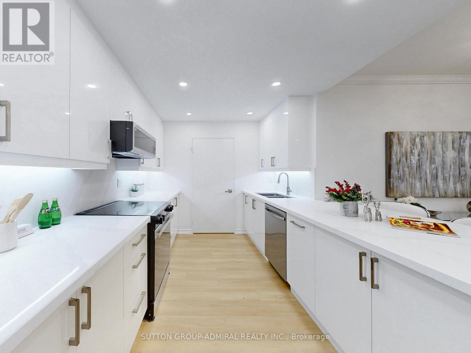 Ph27 - 32 Clarissa Drive, Richmond Hill, Ontario  L4C 9R7 - Photo 8 - N12569208