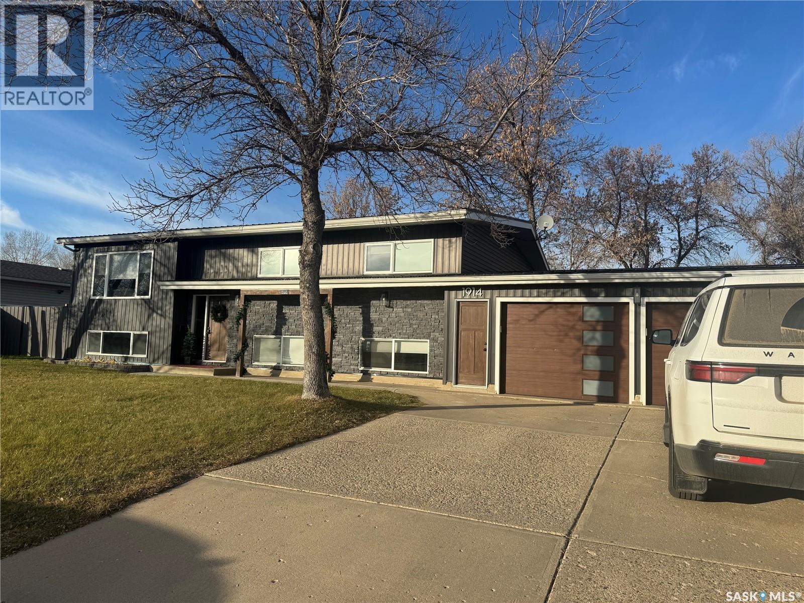 1914 Wellock ROAD, Estevan, Saskatchewan