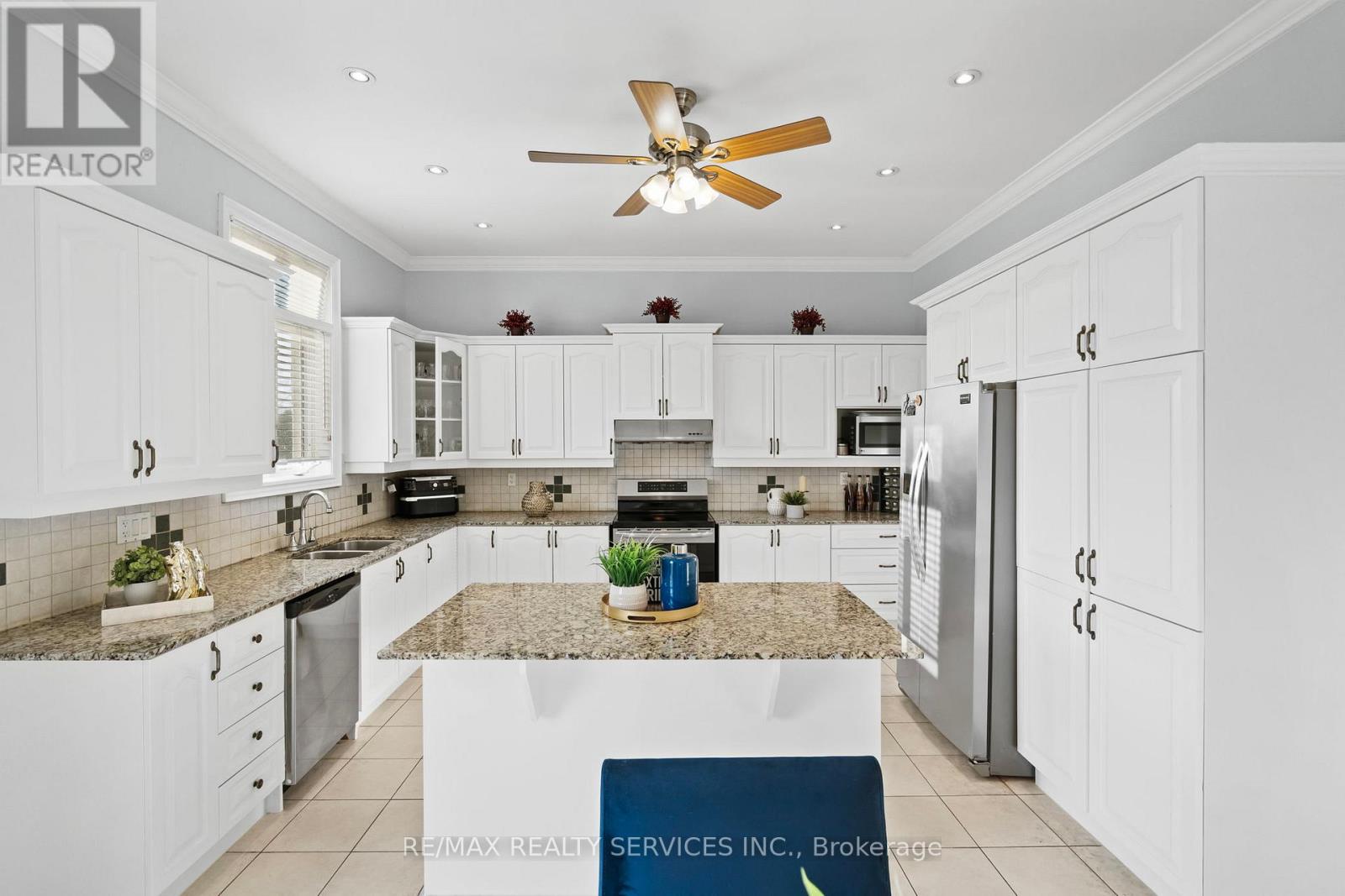 5 Farina Drive, Brampton, Ontario  L6P 0E3 - Photo 10 - W12569168