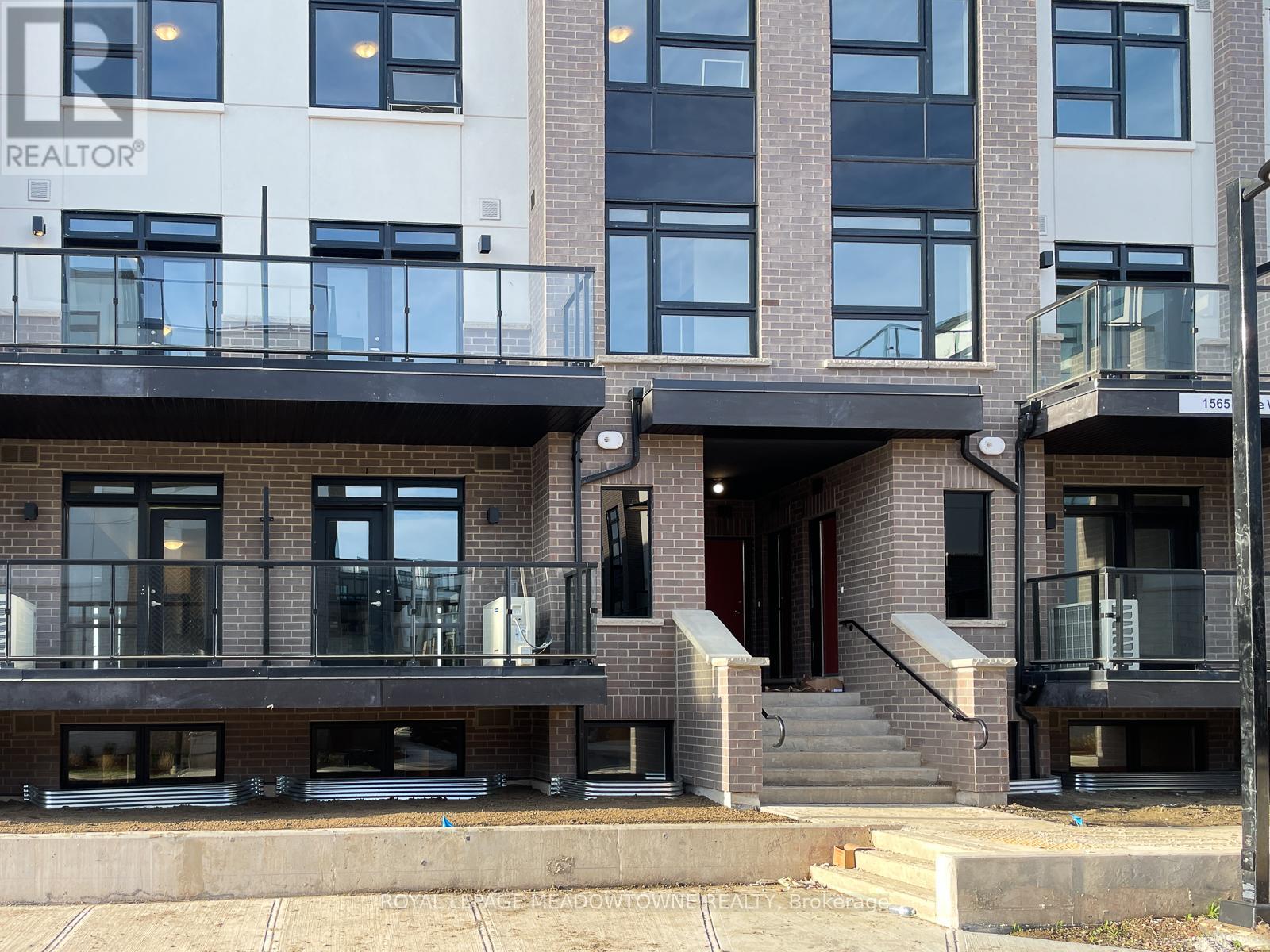 107 - 1565 Rose Way, Milton, Ontario  L9T 7E7 - Photo 2 - W12569212