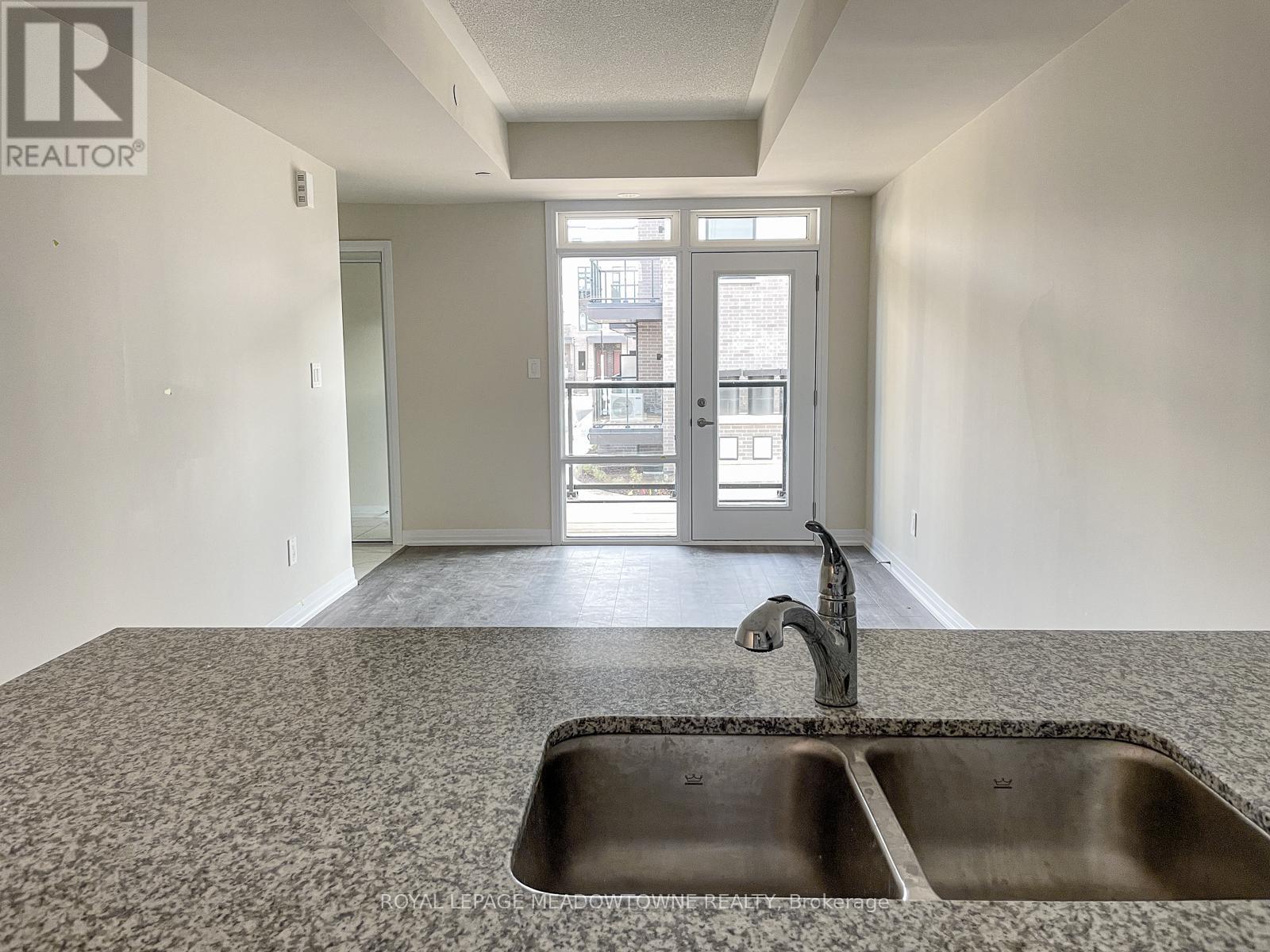 107 - 1565 Rose Way, Milton, Ontario  L9T 7E7 - Photo 6 - W12569212