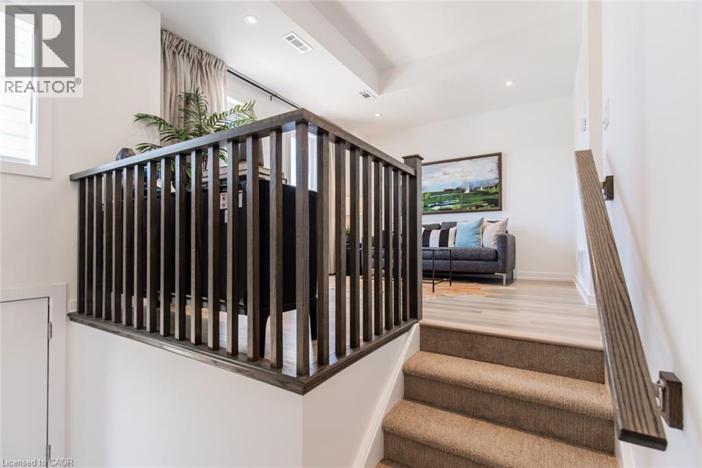 205 Burke Street, Waterdown, Ontario  L0R 2H7 - Photo 3 - 40789993