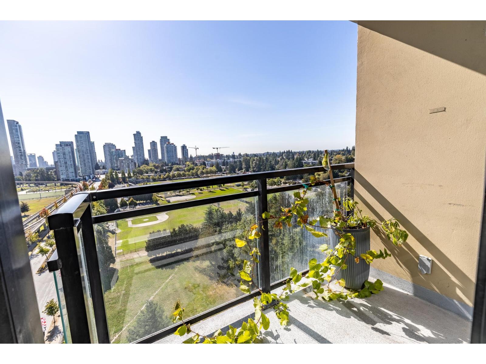 1603 10777 University Drive, Surrey, British Columbia V3T 0E6 - Photo 13 - R3051235