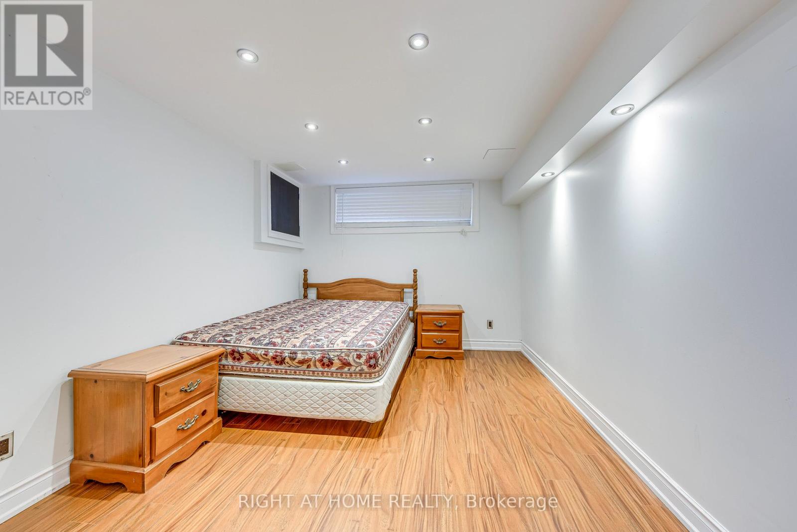 426 Lees Lane, Oakville, Ontario  L6L 4S7 - Photo 19 - W12568840