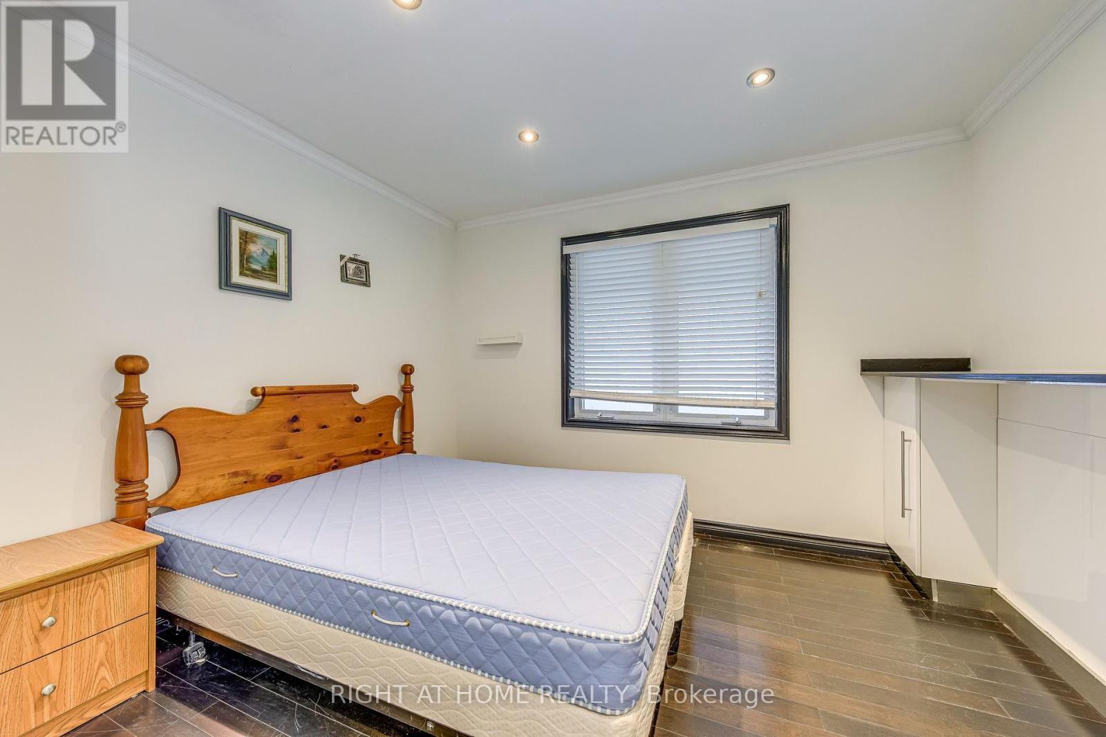 426 Lees Lane, Oakville, Ontario  L6L 4S7 - Photo 10 - W12568840