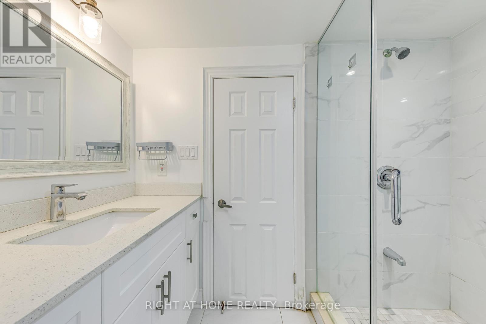 426 Lees Lane, Oakville, Ontario  L6L 4S7 - Photo 22 - W12568840