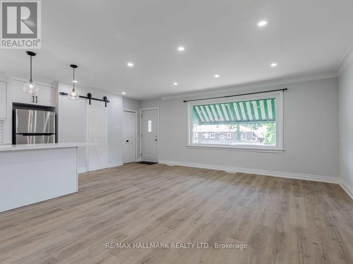 Main - 139 Flora Drive, Toronto, Ontario  M1P 1A7 - Photo 3 - E12569252