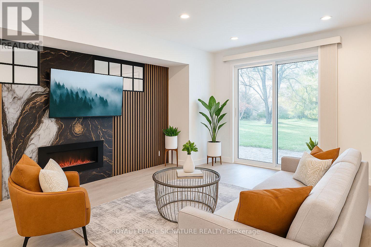 LOWER UNIT - 130 KING STREET, East Gwillimbury, Ontario