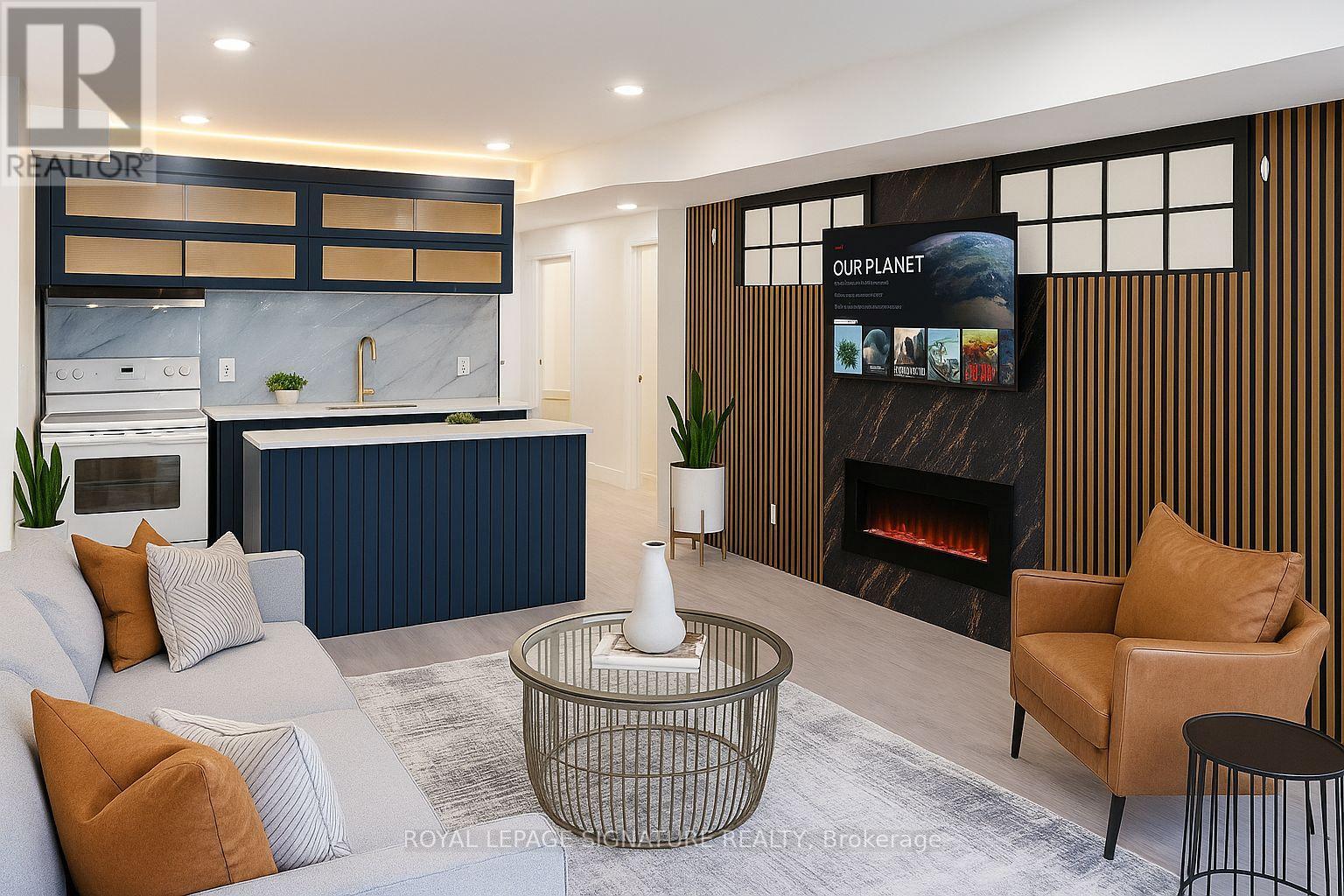 Lower Unit - 130 King Street, East Gwillimbury (Mt Albert), Ontario  L0G 1M0 - Photo 2 - N12569270