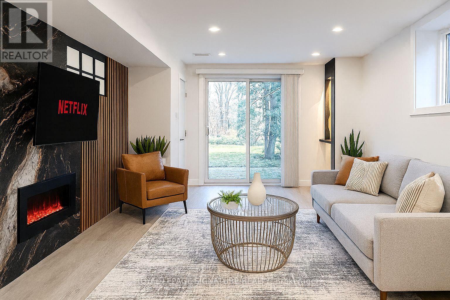 Lower Unit - 130 King Street, East Gwillimbury (Mt Albert), Ontario  L0G 1M0 - Photo 3 - N12569270