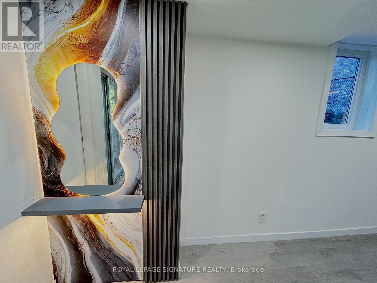 Lower Unit - 130 King Street, East Gwillimbury (Mt Albert), Ontario  L0G 1M0 - Photo 4 - N12569270