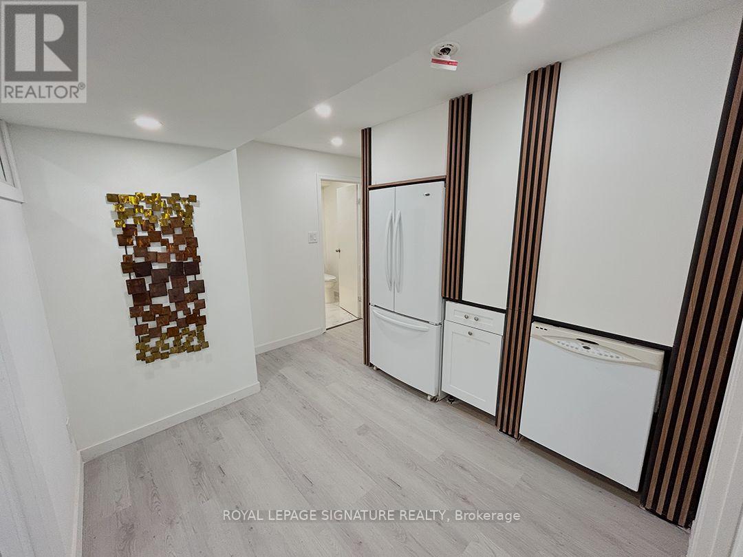 Lower Unit - 130 King Street, East Gwillimbury (Mt Albert), Ontario  L0G 1M0 - Photo 9 - N12569270