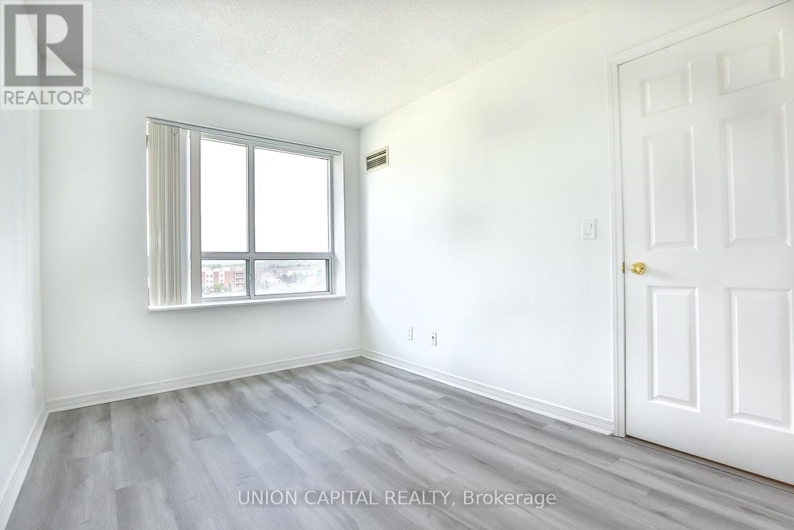 612 - 23 Oneida Crescent, Richmond Hill, Ontario  L4B 0A2 - Photo 13 - N12569276