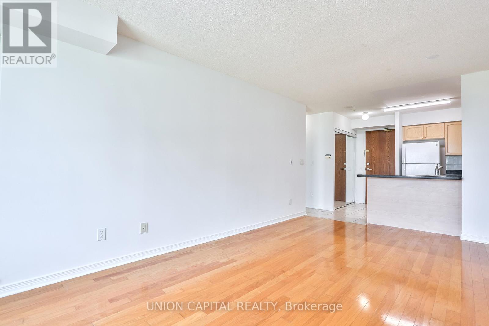 612 - 23 Oneida Crescent, Richmond Hill, Ontario  L4B 0A2 - Photo 9 - N12569276