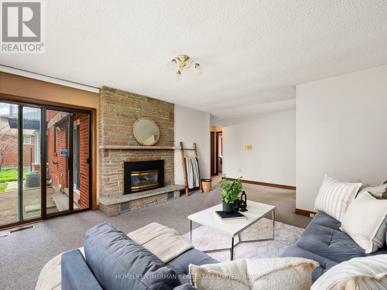 Main Floor 1-Bed. Apt. - 145 Pemberton Road, Richmond Hill, Ontario  L4C 3T6 - Photo 2 - N12566664