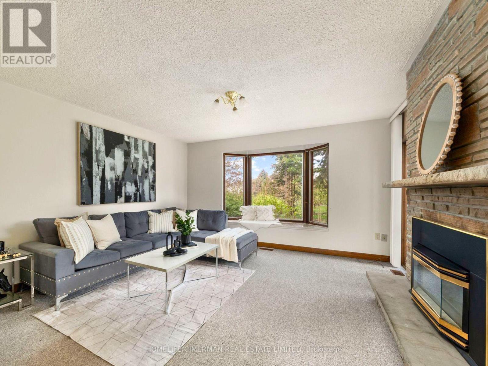 Main Floor 1-Bed. Apt. - 145 Pemberton Road, Richmond Hill, Ontario  L4C 3T6 - Photo 4 - N12566664