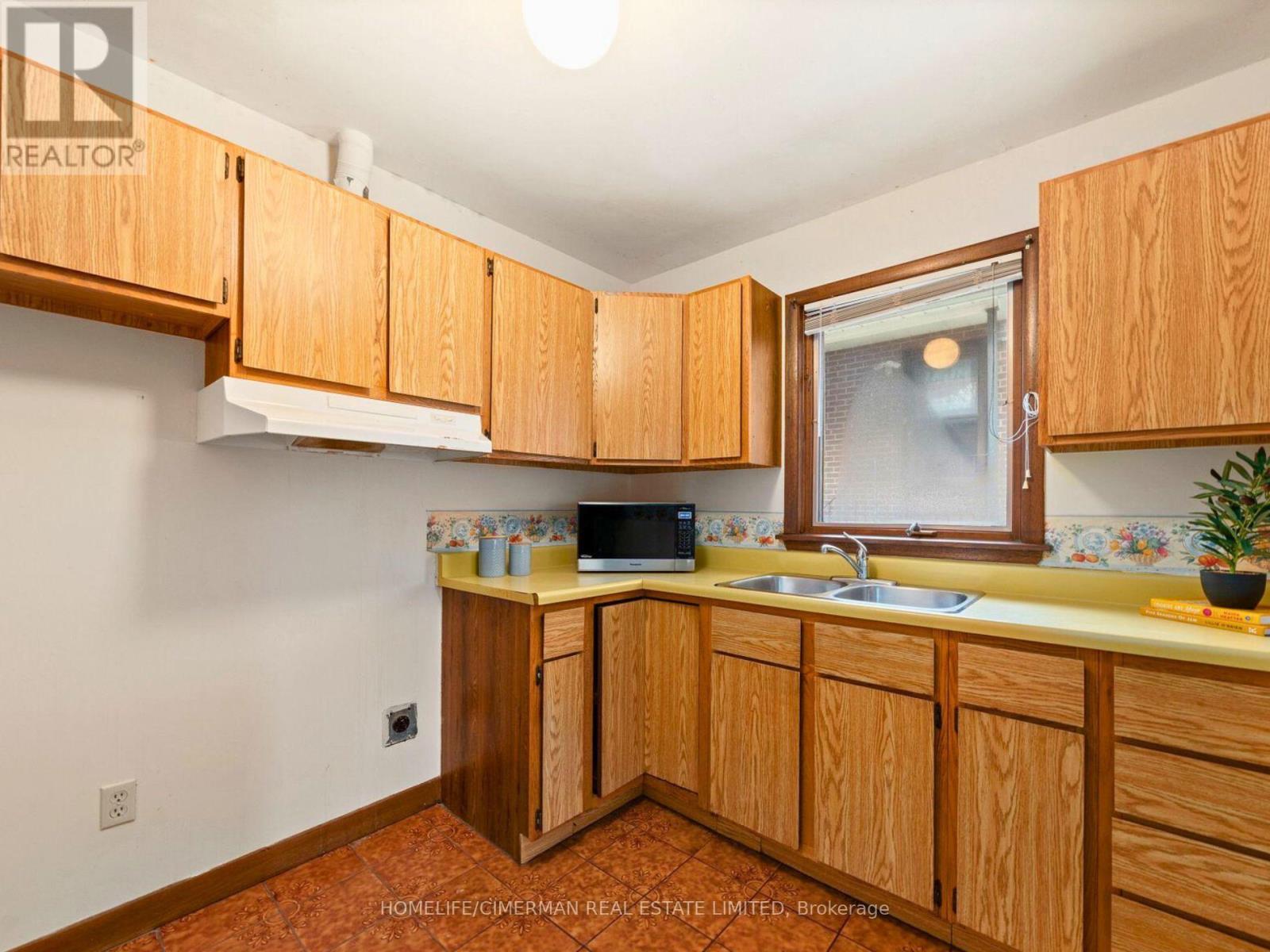 Main Floor 1-Bed. Apt. - 145 Pemberton Road, Richmond Hill, Ontario  L4C 3T6 - Photo 6 - N12566664