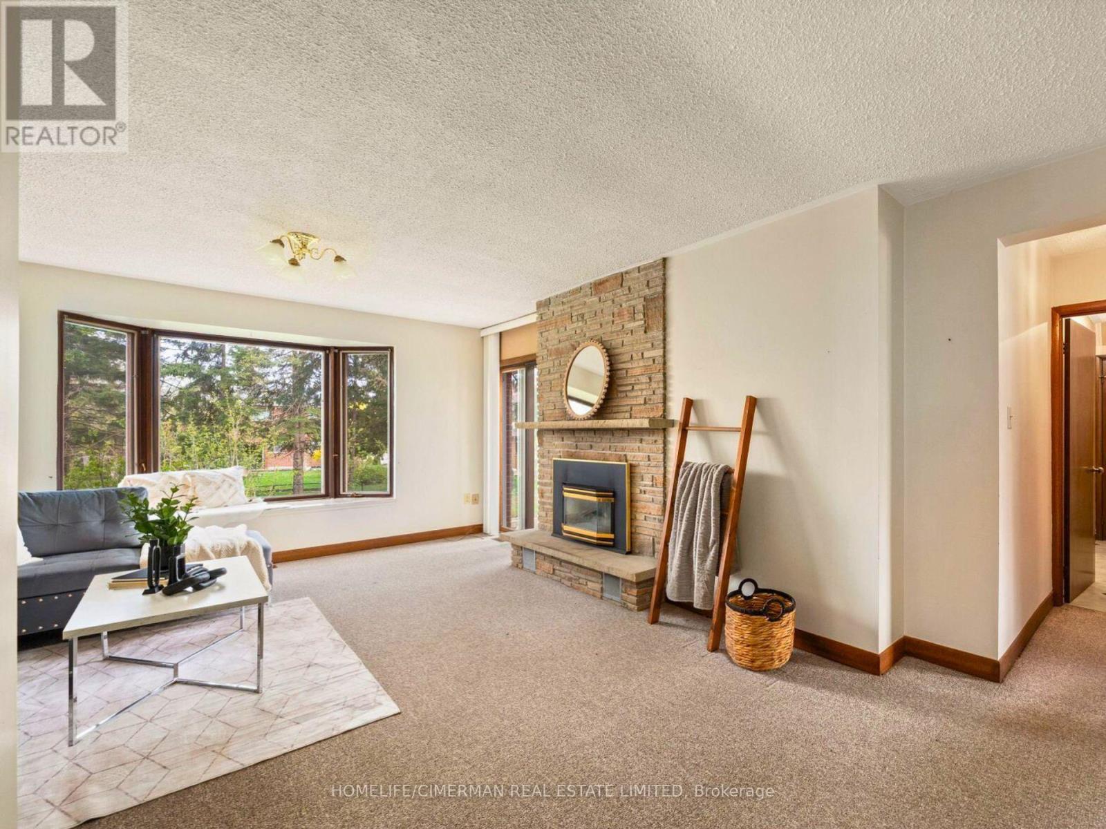 Main Floor 1-Bed. Apt. - 145 Pemberton Road, Richmond Hill, Ontario  L4C 3T6 - Photo 3 - N12566664