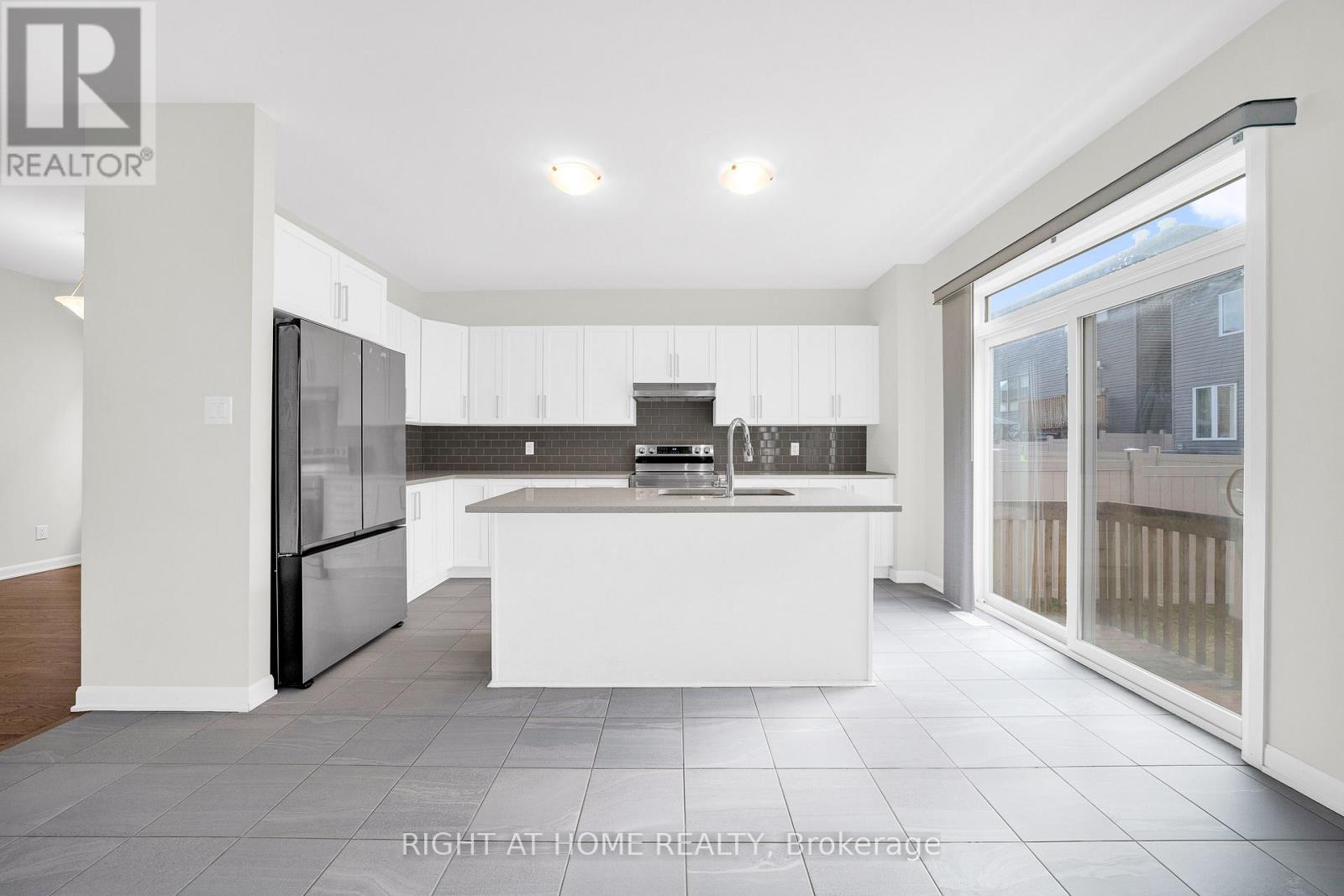 366 Cloyne Crescent, Ottawa, Ontario  K2J 6W4 - Photo 9 - X12416872