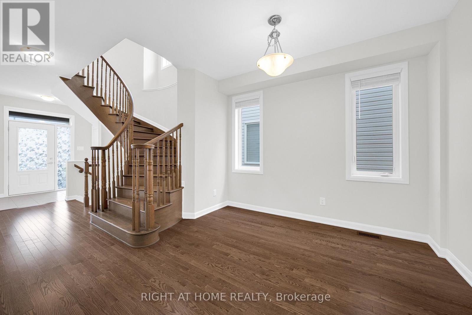 366 Cloyne Crescent, Ottawa, Ontario  K2J 6W4 - Photo 5 - X12416872