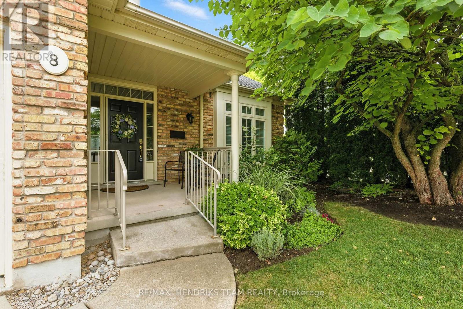 8 - 174 Martindale Road, St. Catharines, Ontario  L2S 3Z9 - Photo 4 - X12435268